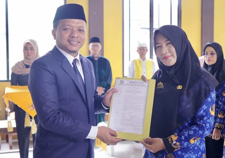Bupati Pringsewu Kukuhkan 53 Kepala Sekolah dan 13 Pejabat Fungsional Guru