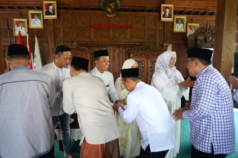 Pemkab Pringsewu Gelar Salat Idul Fitri di Masjid Al-Furqon Gadingrejo