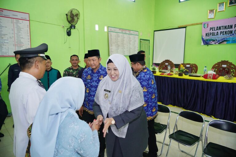 Wabup Pringsewu Lantik Pj Kapekon Gumuk Rejo