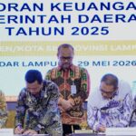 Bupati Pringsewu Serahkan Pangan untuk Ratusan Warga Dua Desa