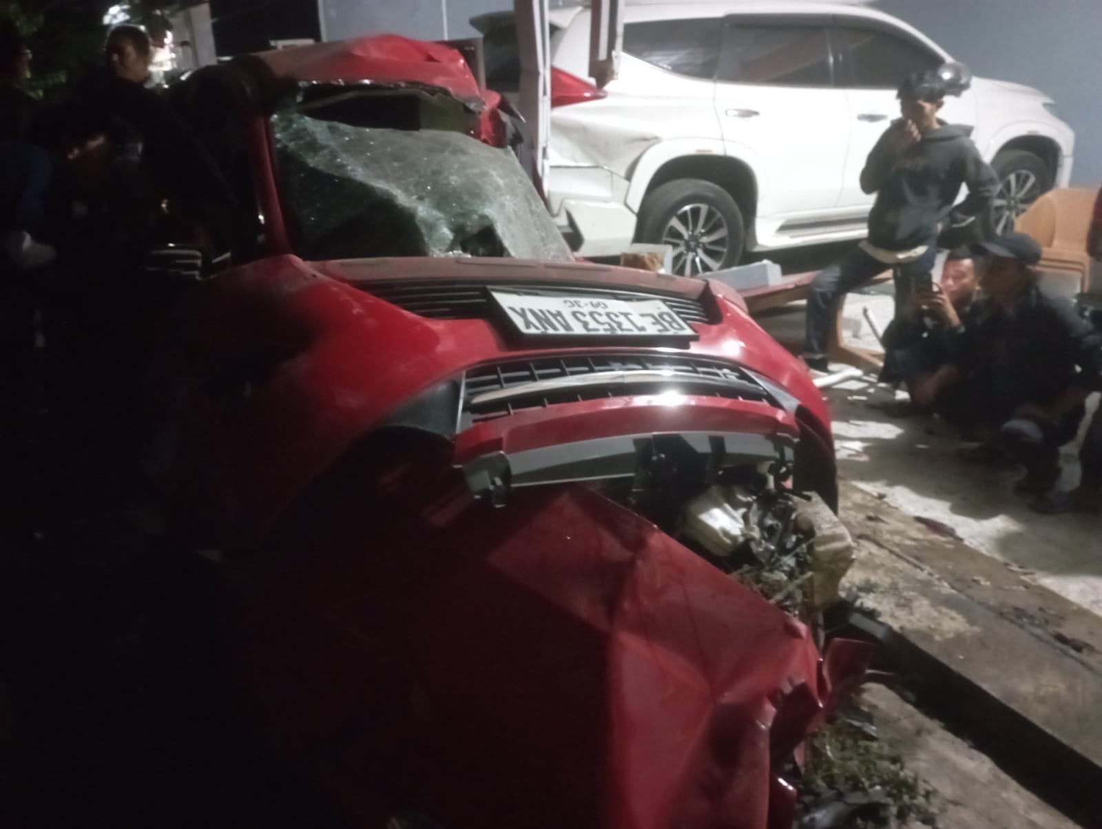 Mobil Tertempler KA, Satu Kritis dan Satu Penumpang Selamat